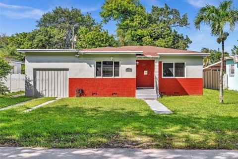 Villa ou maison à vendre à Miami, Floride: 2 chambres, 121.33 m2 № 1392024 - photo 1