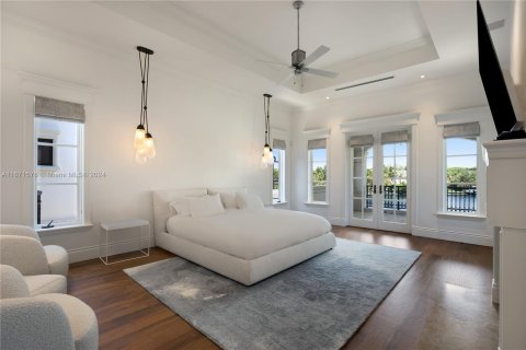 House in Coral Gables, Florida 8 bedrooms, 776.66 sq.m. № 1392025 - photo 9