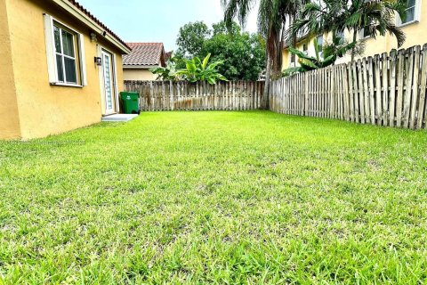 House in Miramar, Florida 3 bedrooms, 164.07 sq.m. № 1269163 - photo 5