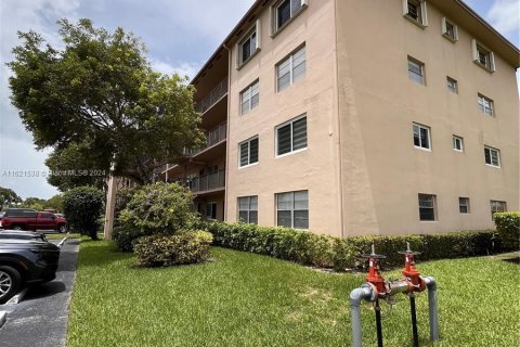 Condo in Pembroke Pines, Florida, 1 bedroom  № 1269162 - photo 1