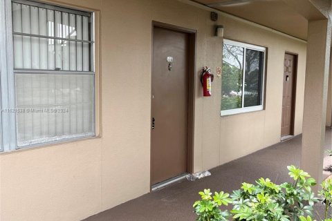 Condo in Pembroke Pines, Florida, 1 bedroom  № 1269162 - photo 4