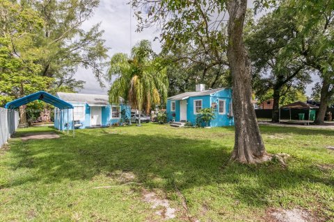 Terreno en venta en Miami, Florida № 607864 - foto 1