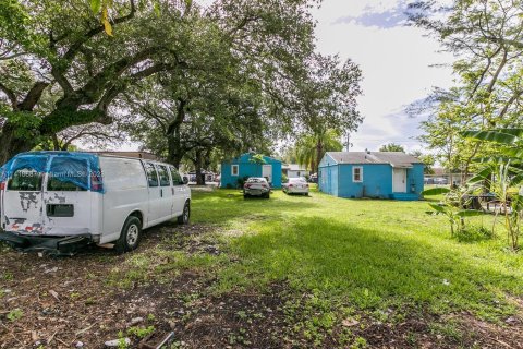 Terreno en venta en Miami, Florida № 607864 - foto 13