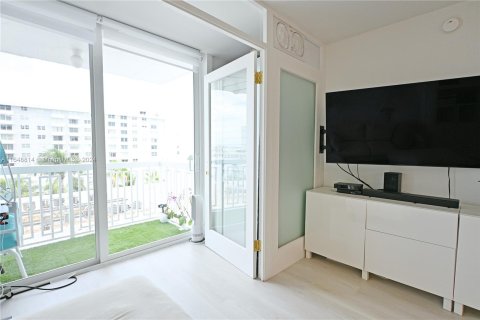 Condominio en venta en Miami Beach, Florida, 1 dormitorio, 60.85 m2 № 1353794 - foto 12