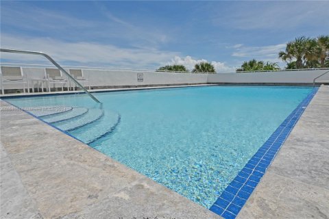 Condo in Miami Beach, Florida, 1 bedroom  № 1353794 - photo 23