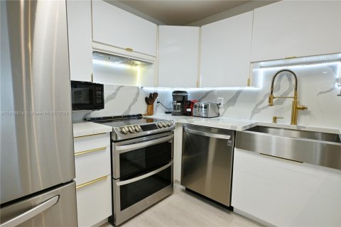 Condominio en venta en Miami Beach, Florida, 1 dormitorio, 60.85 m2 № 1353794 - foto 4