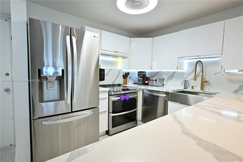 Condominio en venta en Miami Beach, Florida, 1 dormitorio, 60.85 m2 № 1353794 - foto 2