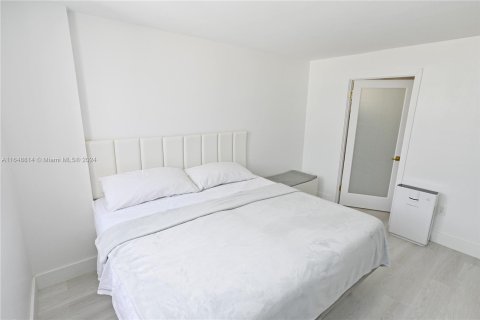 Condo in Miami Beach, Florida, 1 bedroom  № 1353794 - photo 21