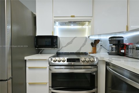 Condominio en venta en Miami Beach, Florida, 1 dormitorio, 60.85 m2 № 1353794 - foto 3