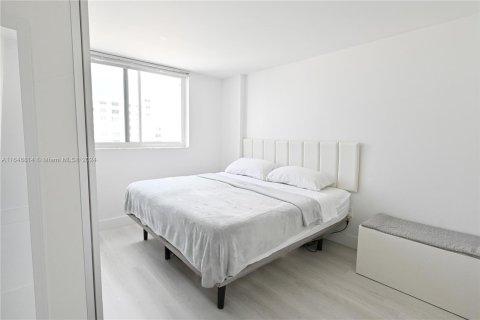 Condo in Miami Beach, Florida, 1 bedroom  № 1353794 - photo 19