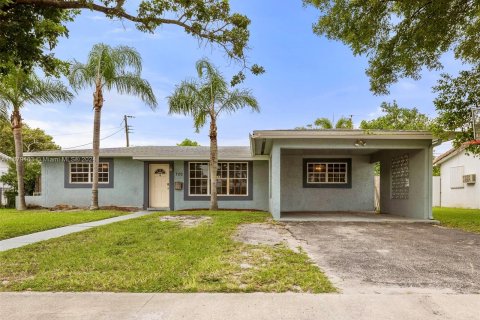 Villa ou maison à vendre à Pembroke Pines, Floride: 3 chambres, 162.76 m2 № 1409131 - photo 1