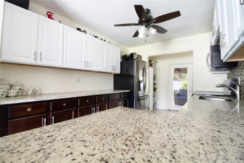 House in Saint Petersburg, Florida 2 bedrooms, 74.14 sq.m. № 1344870 - photo 8