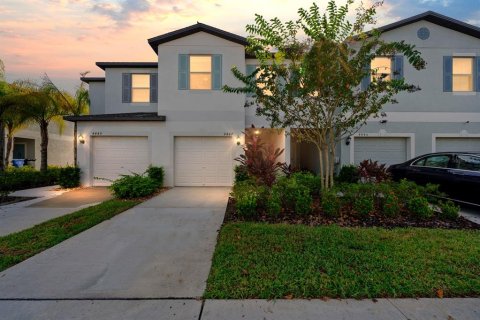 Adosado en venta en Tampa, Florida, 3 dormitorios, 151.8 m2 № 1396353 - foto 1