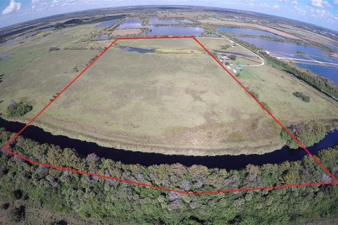 Terreno en venta en Okeechobee, Florida № 947853 - foto 1