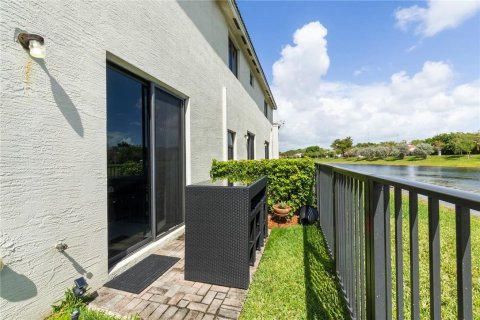 Touwnhouse à vendre à Miami, Floride: 3 chambres, 155.24 m2 № 959421 - photo 4