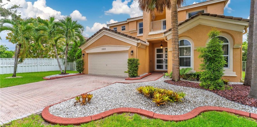 Casa en Miramar, Florida 4 dormitorios, 336.77 m2 № 1328863