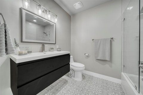 Casa en venta en Miami, Florida, 4 dormitorios, 251.67 m2 № 1328821 - foto 25