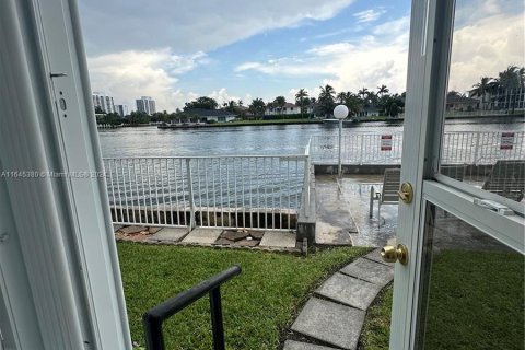 Condominio en venta en Hallandale Beach, Florida, 1 dormitorio, 92.9 m2 № 1328864 - foto 21