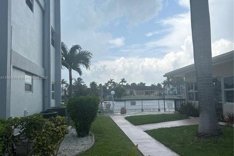 Copropriété à vendre à Hallandale Beach, Floride: 1 chambre, 92.9 m2 № 1328864 - photo 4