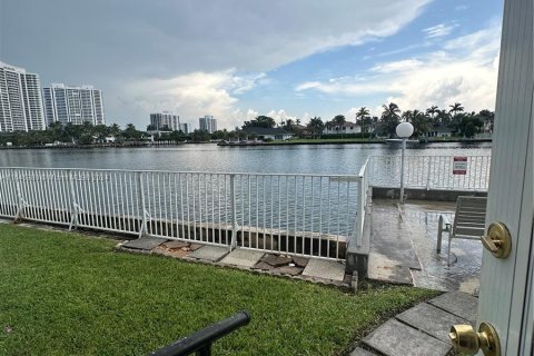 Condo in Hallandale Beach, Florida, 1 bedroom  № 1328864 - photo 13