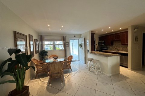 Copropriété à vendre à Hallandale Beach, Floride: 1 chambre, 92.9 m2 № 1328864 - photo 1