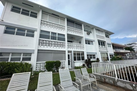 Copropriété à vendre à Hallandale Beach, Floride: 1 chambre, 92.9 m2 № 1328864 - photo 18