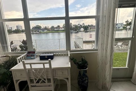 Copropriété à vendre à Hallandale Beach, Floride: 1 chambre, 92.9 m2 № 1328864 - photo 12