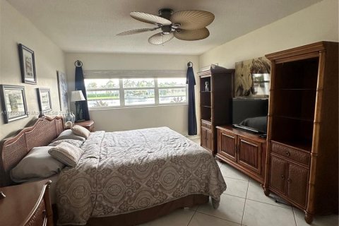 Condo in Hallandale Beach, Florida, 1 bedroom  № 1328864 - photo 11