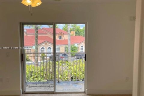 Townhouse in Miami Lakes, Florida 2 bedrooms, 103.12 sq.m. № 1382039 - photo 8