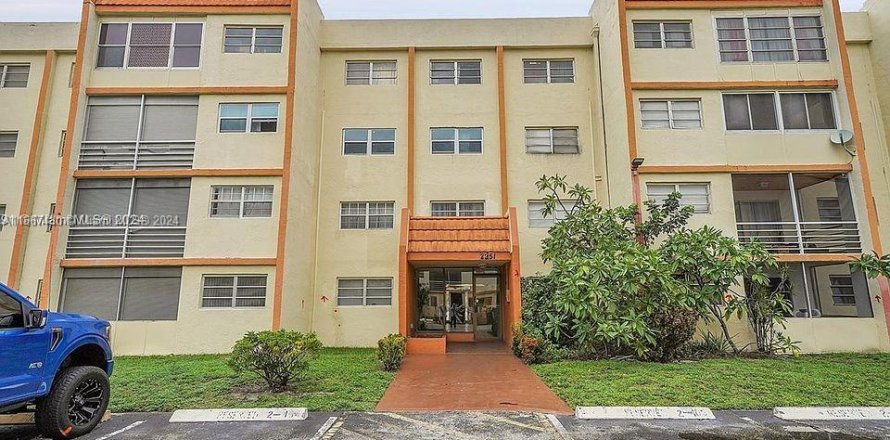 Condo in Lauderhill, Florida, 2 bedrooms  № 1381946