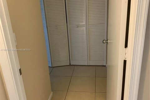 Condo in Coconut Creek, Florida, 2 bedrooms  № 1382038 - photo 11