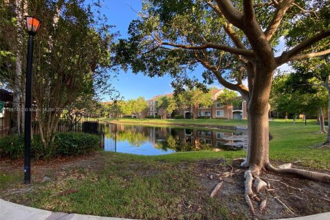 Condo in Coconut Creek, Florida, 2 bedrooms  № 1382038 - photo 19