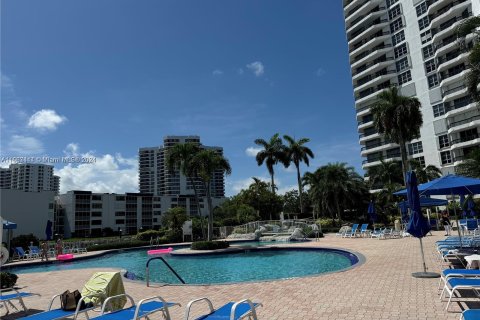 Copropriété à vendre à Aventura, Floride: 2 chambres, 109.72 m2 № 1382040 - photo 18