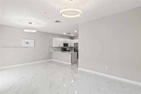 Adosado en venta en Pembroke Pines, Florida, 3 dormitorios, 157.93 m2 № 1282736 - foto 20