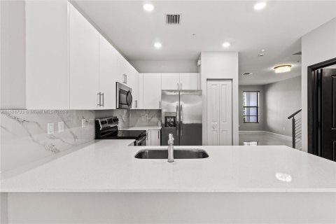 Adosado en venta en Pembroke Pines, Florida, 3 dormitorios, 157.93 m2 № 1282736 - foto 16