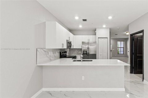 Adosado en venta en Pembroke Pines, Florida, 3 dormitorios, 157.93 m2 № 1282736 - foto 15