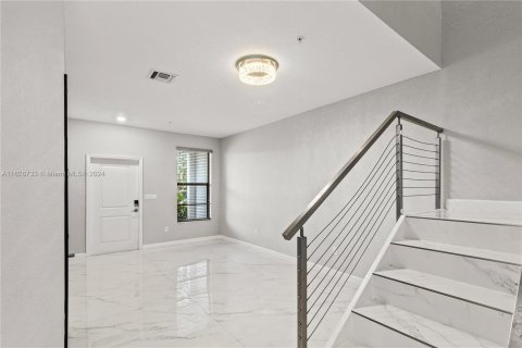 Townhouse in Pembroke Pines, Florida 3 bedrooms, 157.93 sq.m. № 1282736 - photo 5