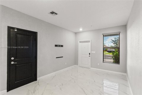 Adosado en venta en Pembroke Pines, Florida, 3 dormitorios, 157.93 m2 № 1282736 - foto 10