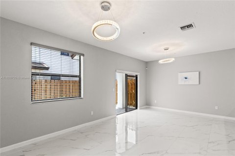 Adosado en venta en Pembroke Pines, Florida, 3 dormitorios, 157.93 m2 № 1282736 - foto 22