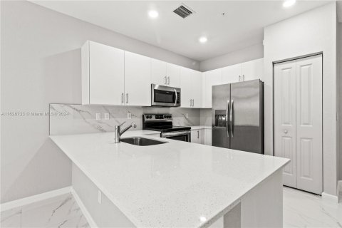 Touwnhouse à vendre à Pembroke Pines, Floride: 3 chambres, 157.93 m2 № 1282736 - photo 6