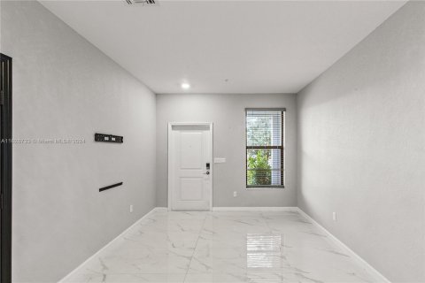 Adosado en venta en Pembroke Pines, Florida, 3 dormitorios, 157.93 m2 № 1282736 - foto 4