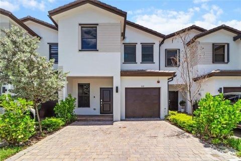 Adosado en venta en Pembroke Pines, Florida, 3 dormitorios, 157.93 m2 № 1282736 - foto 3