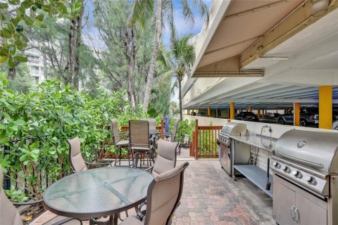 Condo in South Palm Beach, Florida, 2 bedrooms  № 1435262 - photo 26