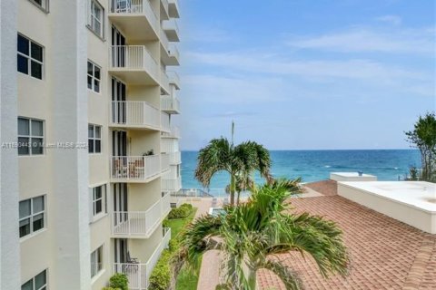 Condo in South Palm Beach, Florida, 2 bedrooms  № 1435262 - photo 25