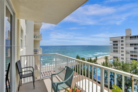 Condo in South Palm Beach, Florida, 2 bedrooms  № 1435262 - photo 3