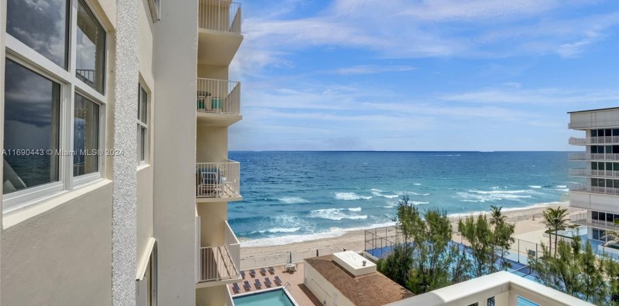 Condo in South Palm Beach, Florida, 2 bedrooms  № 1435262