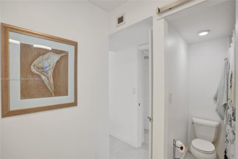 Condo in South Palm Beach, Florida, 2 bedrooms  № 1435262 - photo 15