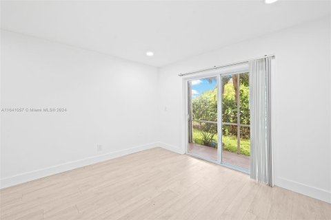 Condo in Deerfield Beach, Florida, 2 bedrooms  № 1321110 - photo 9