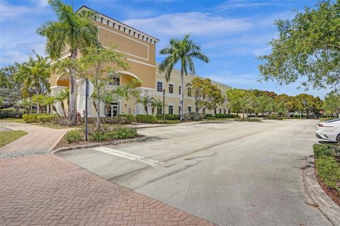 Immobilier commercial à vendre à Miramar, Floride № 841433 - photo 1