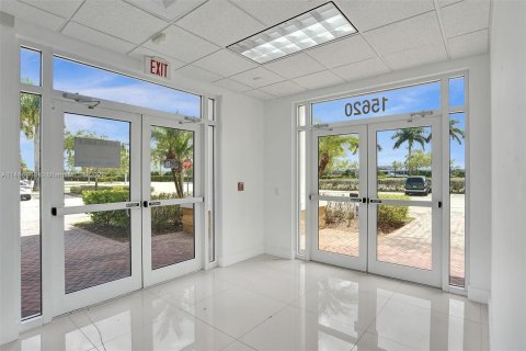 Immobilier commercial à vendre à Miramar, Floride № 841433 - photo 2